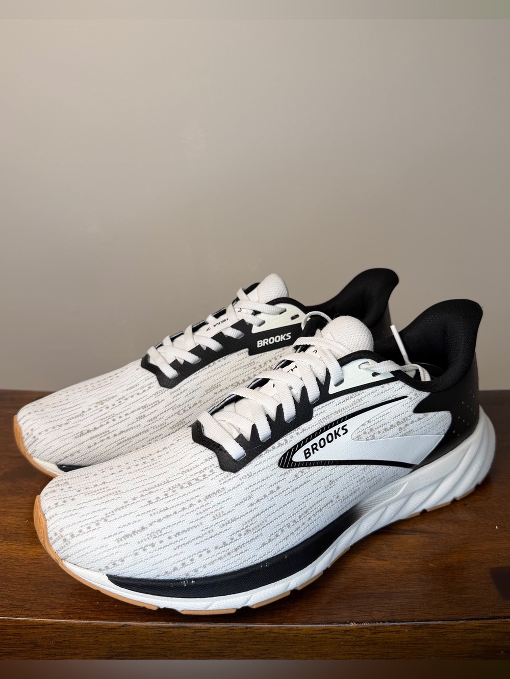 Brooks Anthem 7 Women’s 9 White Black Tan Running Shoes 1204281B121